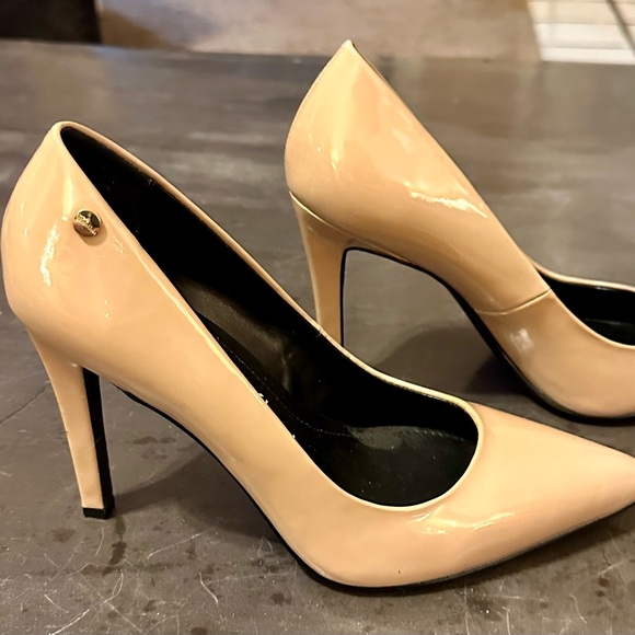 Calvin Klein Women's Nude patent leather Pumps - Picture 2 of 5